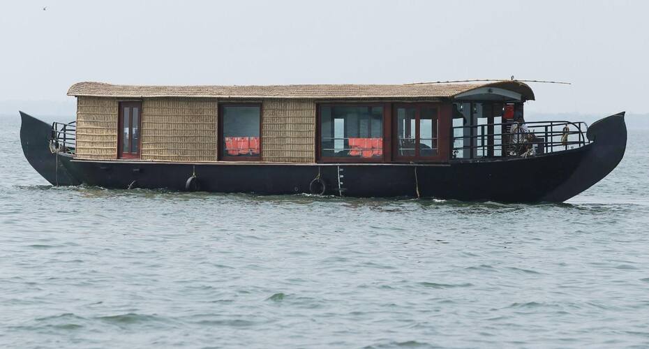 Lake View Deluxe Houseboat, Kumarakom 3